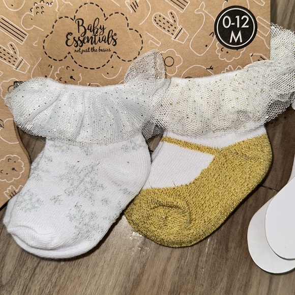 New baby socks! Opened but didn’t use all! - Picture 2 of 4